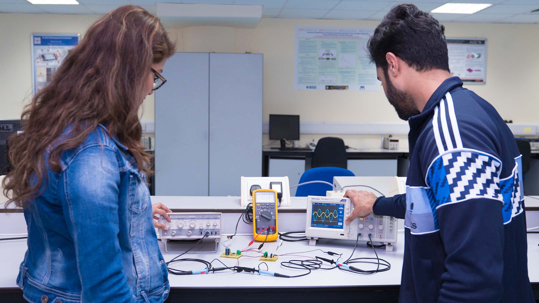 Electric Circuits Laboratory American University of Sharjah
